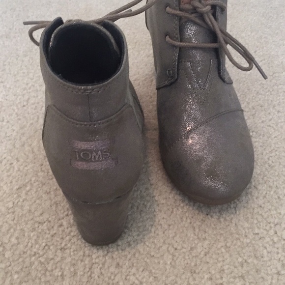 Toms Wedge shoes - Picture 2 of 3